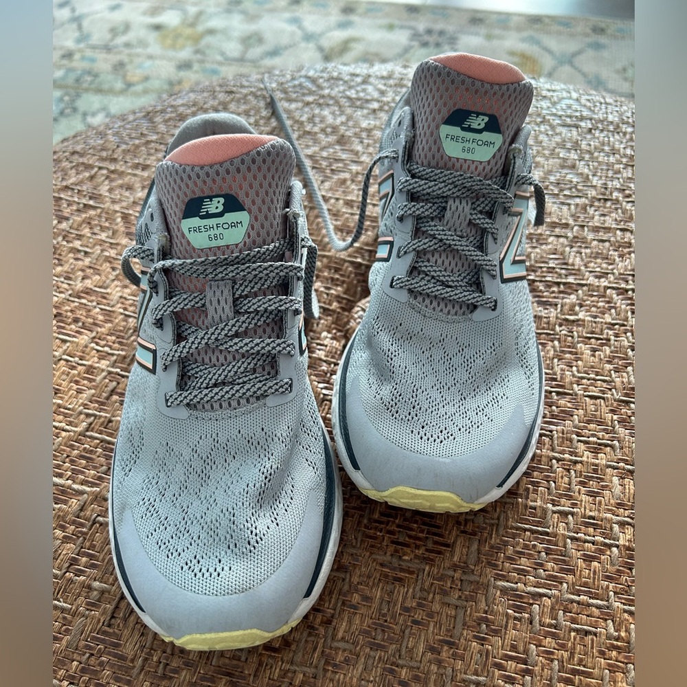 New Balance athletic shoes, size 7.5